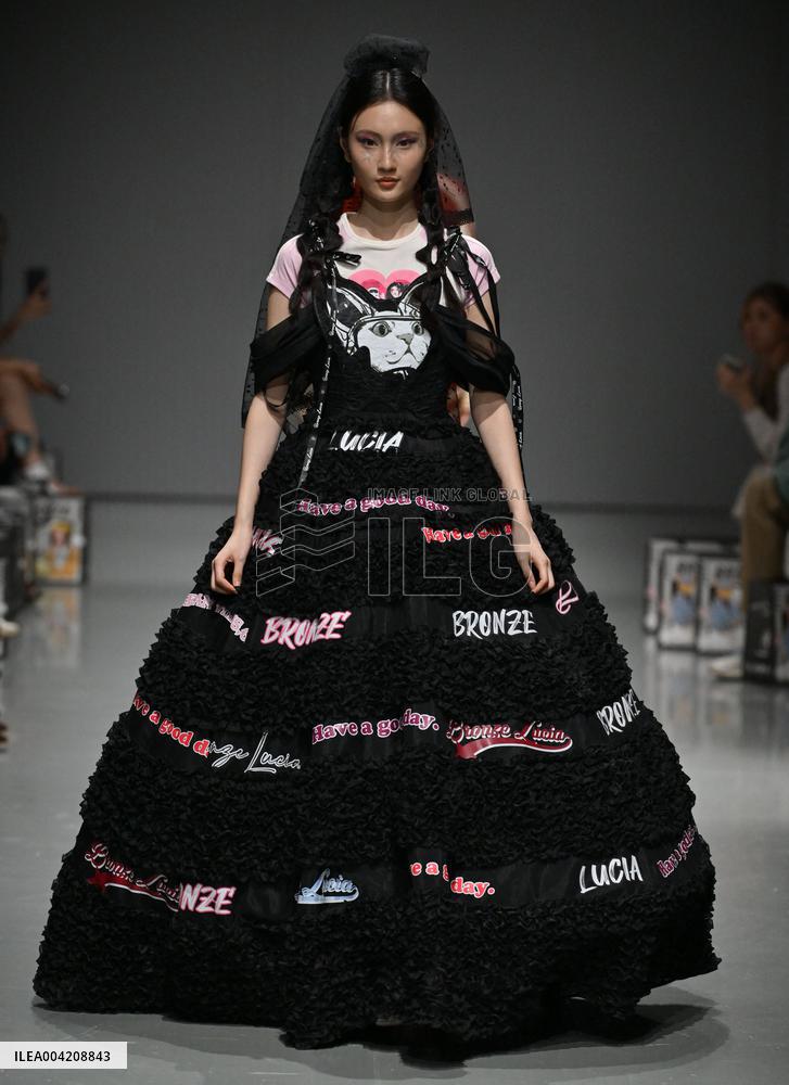 Beijing Fashion Week - Bronze Lucia Runway