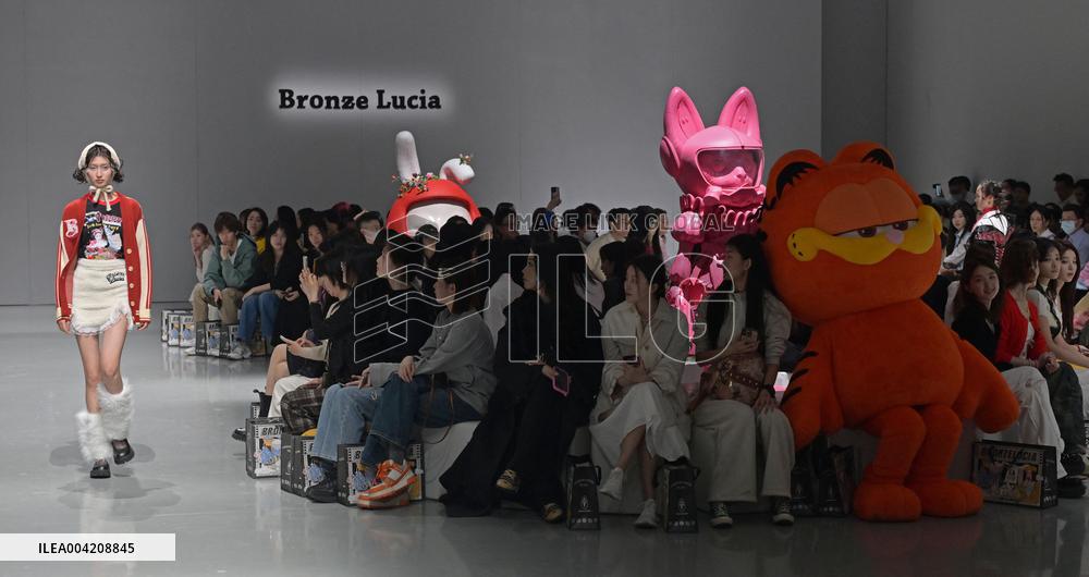 Beijing Fashion Week - Bronze Lucia Runway