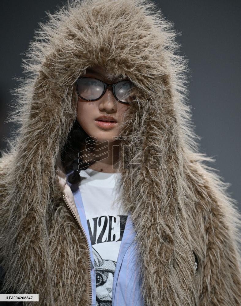 Beijing Fashion Week - Bronze Lucia Runway