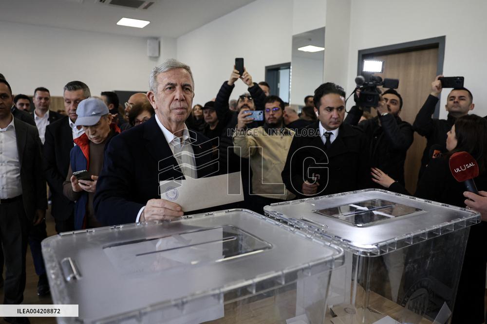 Turkish opposition party members, others head to polls for primary election - Ankara