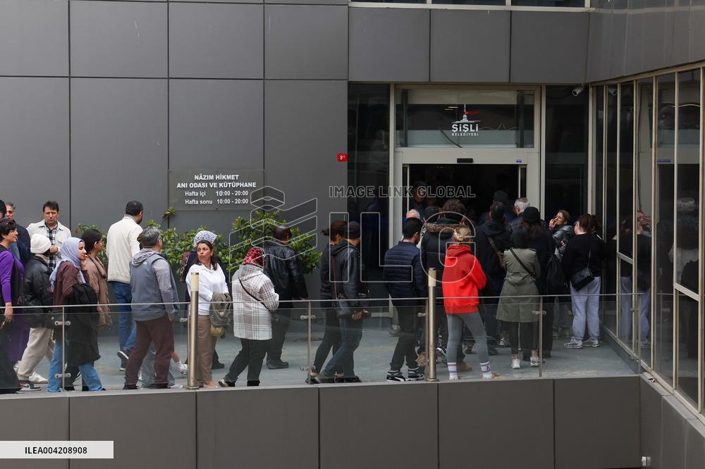 Turkish opposition party members, others head to polls for primary election - Istanbul