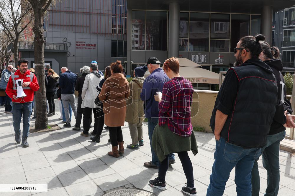 Turkish opposition party members, others head to polls for primary election - Istanbul