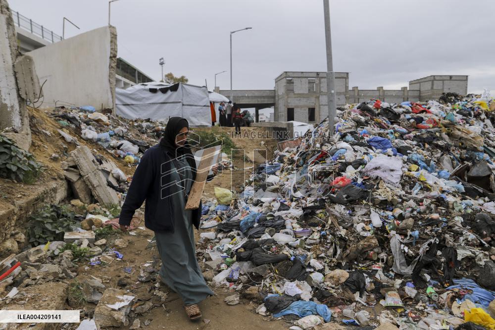 Displaced Palestinians live in partially demolished buildings - Gaza