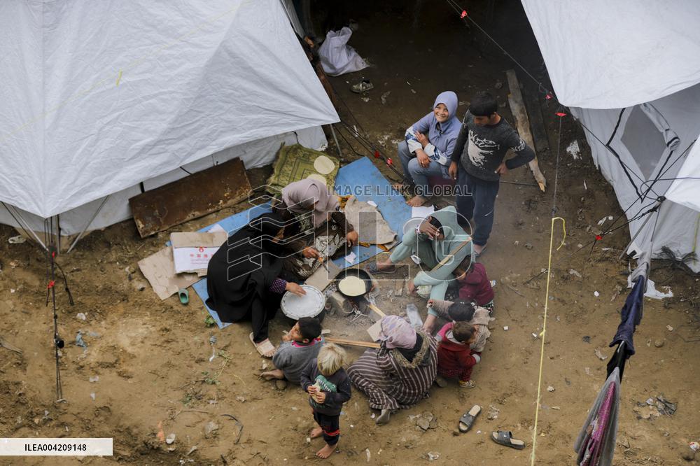 Displaced Palestinians live in partially demolished buildings - Gaza