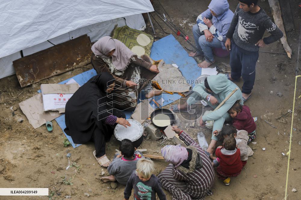 Displaced Palestinians live in partially demolished buildings - Gaza