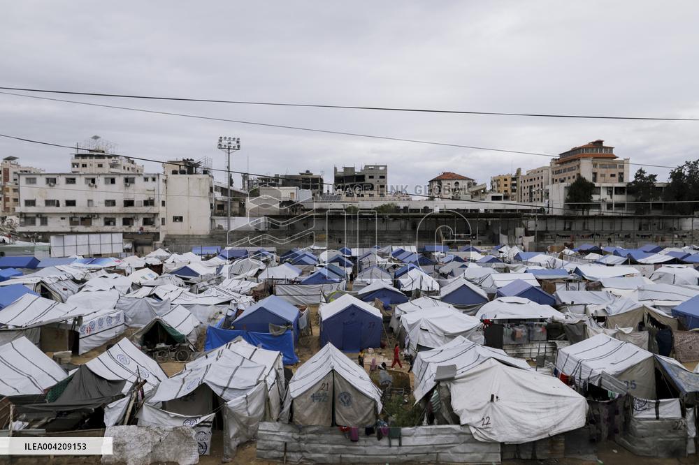 Displaced Palestinians live in partially demolished buildings - Gaza