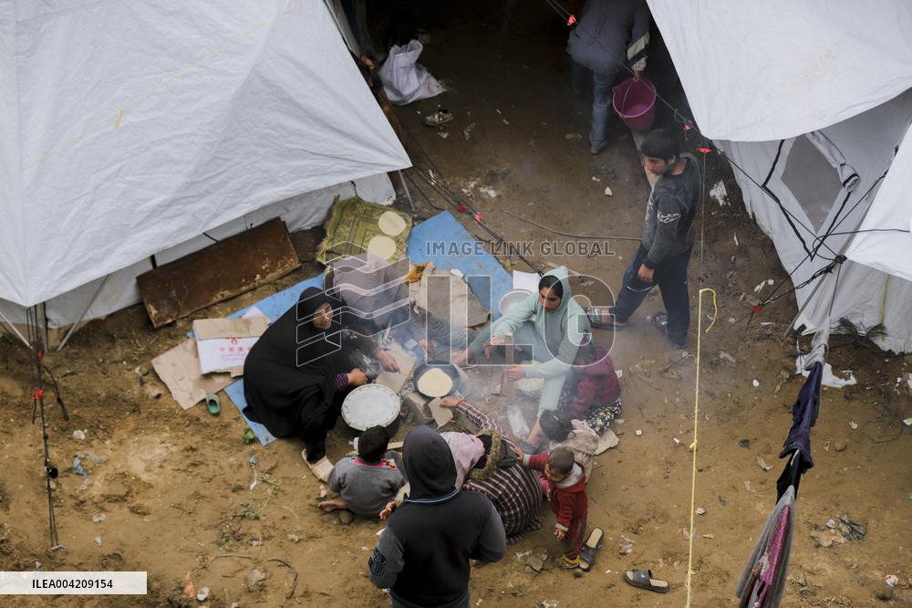 Displaced Palestinians live in partially demolished buildings - Gaza