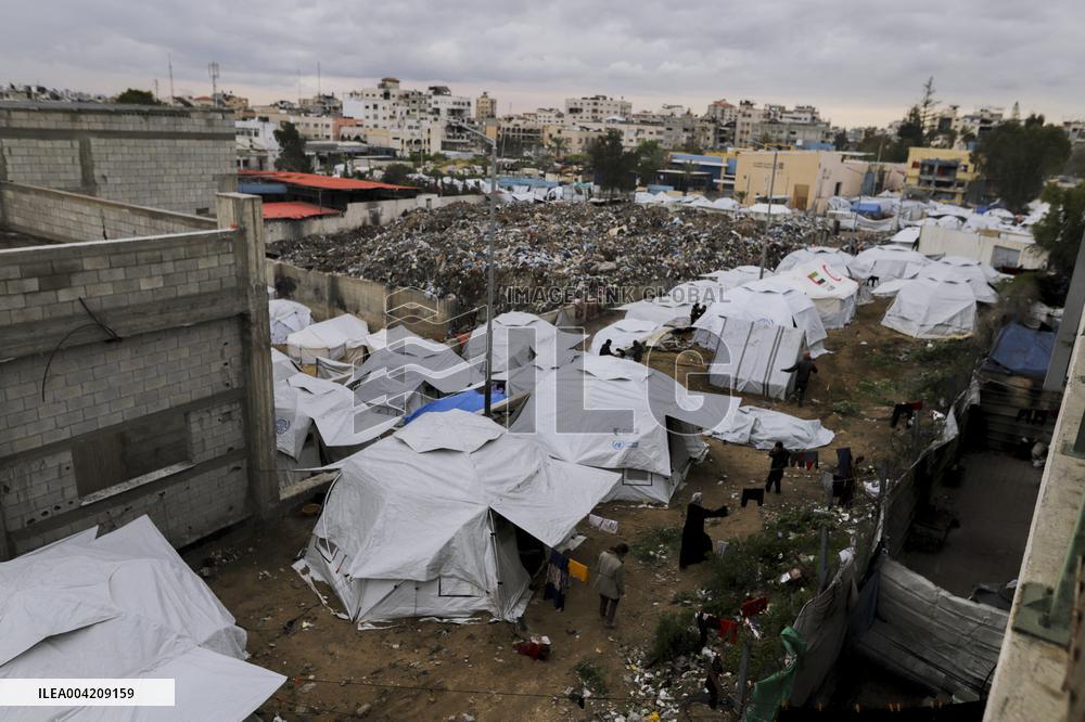 Displaced Palestinians live in partially demolished buildings - Gaza