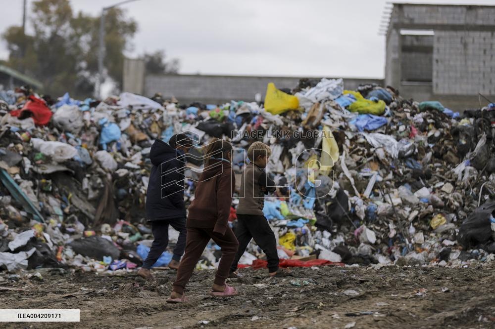Displaced Palestinians live in partially demolished buildings - Gaza