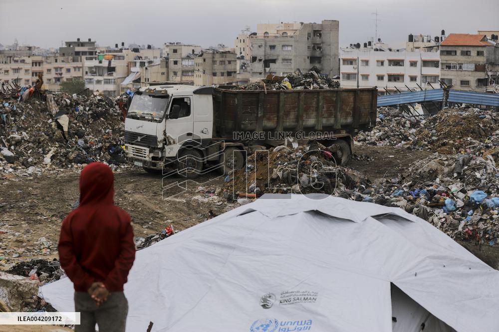 Displaced Palestinians live in partially demolished buildings - Gaza