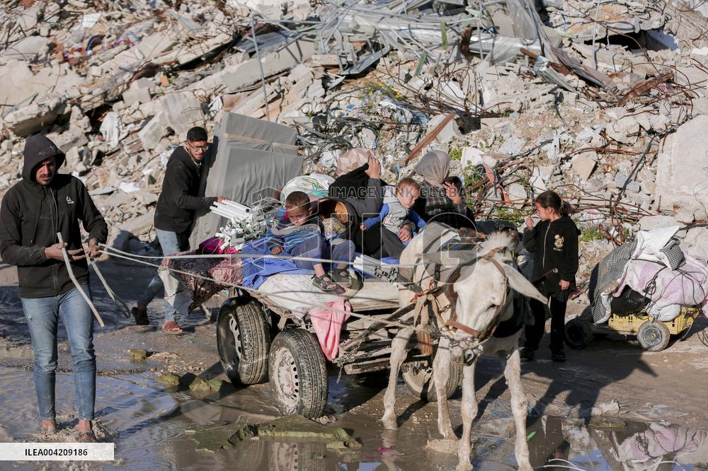 Displaced Palestinians live in partially demolished buildings - Gaza