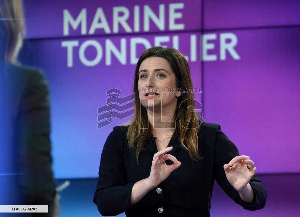 Marine Tondelier On Dimanche En Politique - Paris