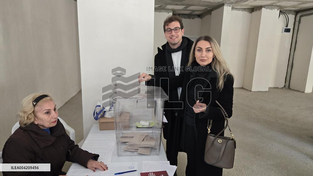 Turkish opposition holds historic primary as Istanbul Mayor Imamoglu jailed