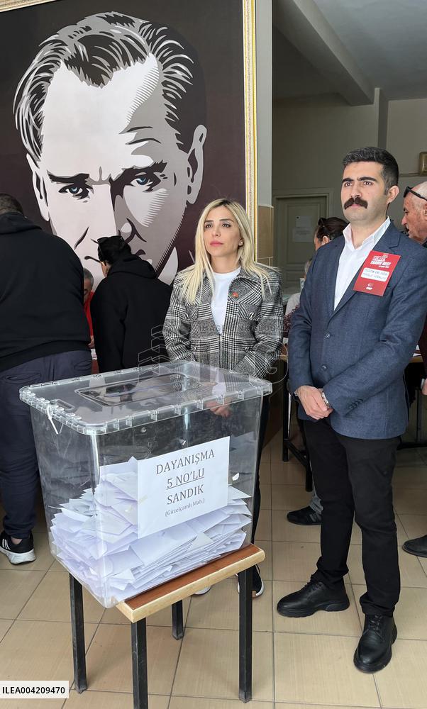 Turkish opposition holds historic primary as Istanbul Mayor Imamoglu jailed