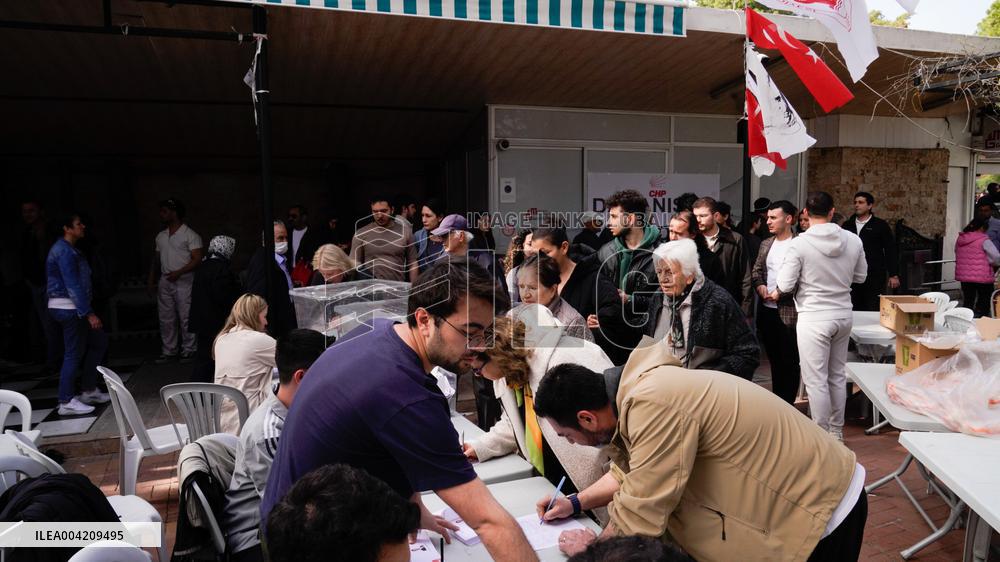 Turkish opposition holds historic primary as Istanbul Mayor Imamoglu jailed