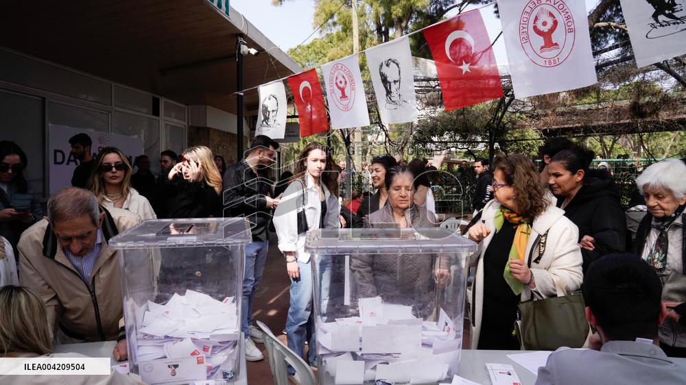 Turkish opposition holds historic primary as Istanbul Mayor Imamoglu jailed