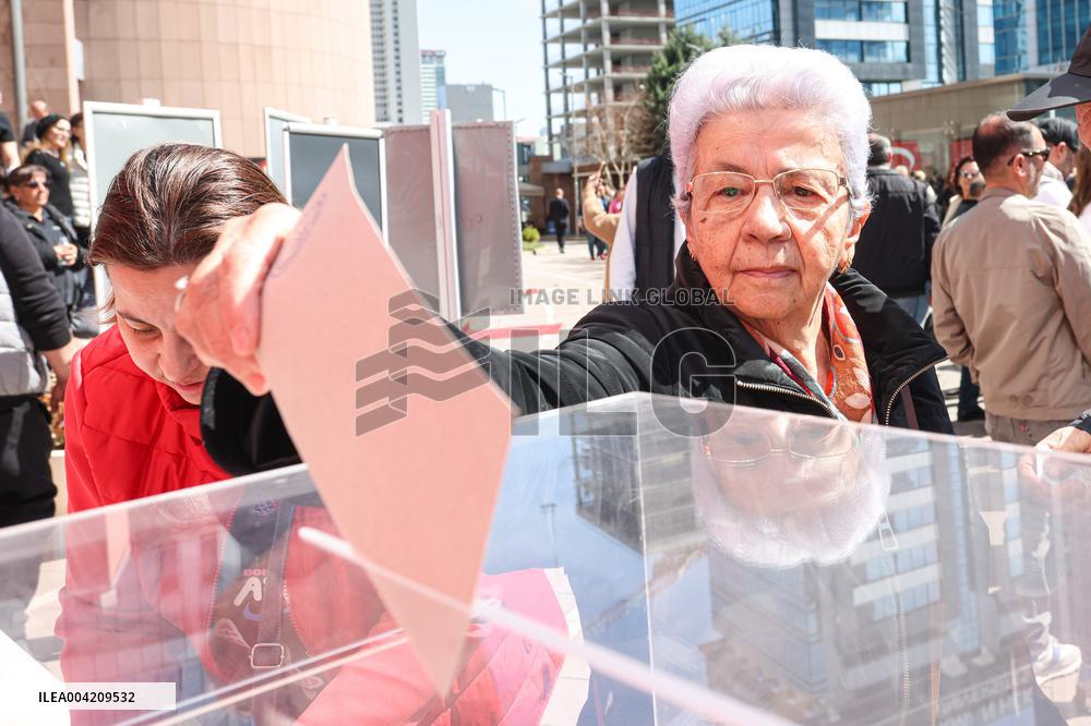 Turkish opposition holds historic primary as Istanbul Mayor Imamoglu jailed