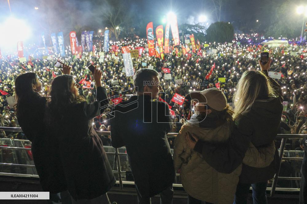 Thousands protest for fifth night over justice and democracy - Istanbul