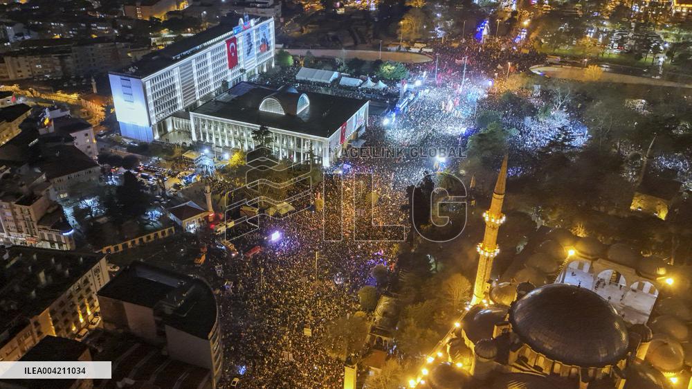 Thousands protest for fifth night over justice and democracy - Istanbul