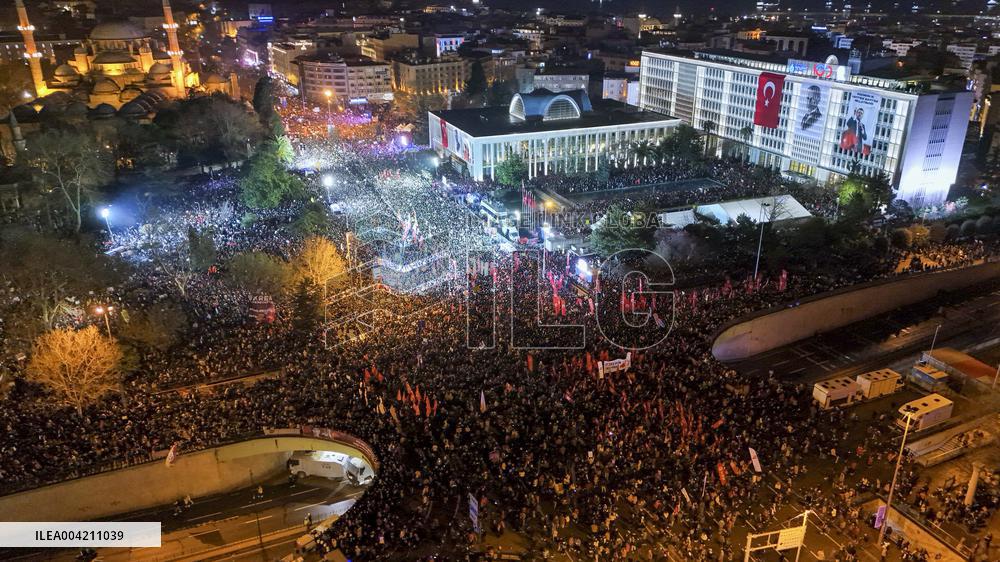 Thousands protest for fifth night over justice and democracy - Istanbul
