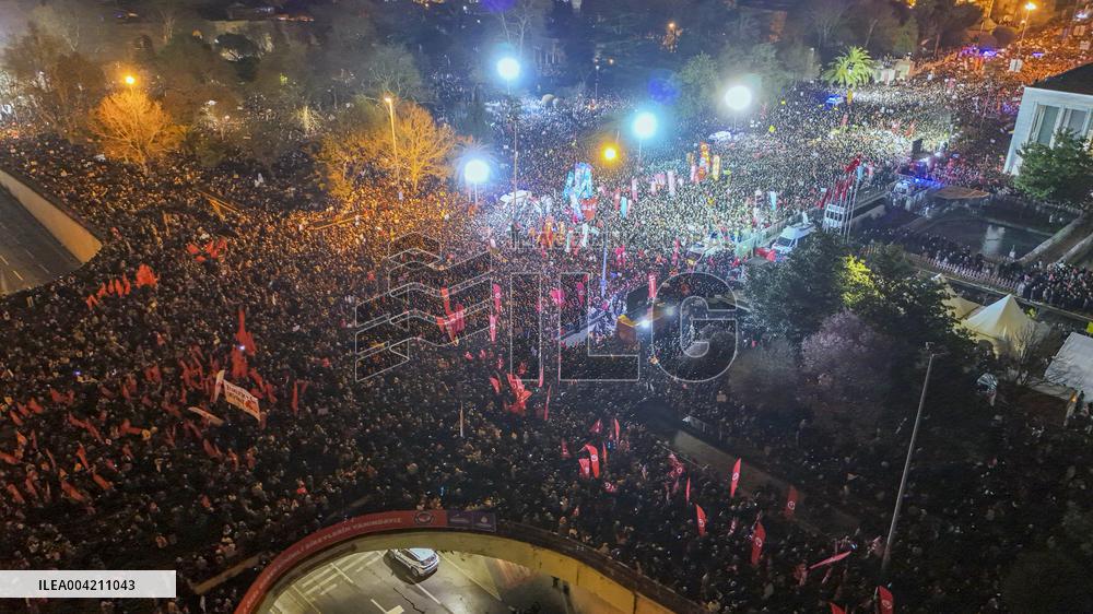 Thousands protest for fifth night over justice and democracy - Istanbul