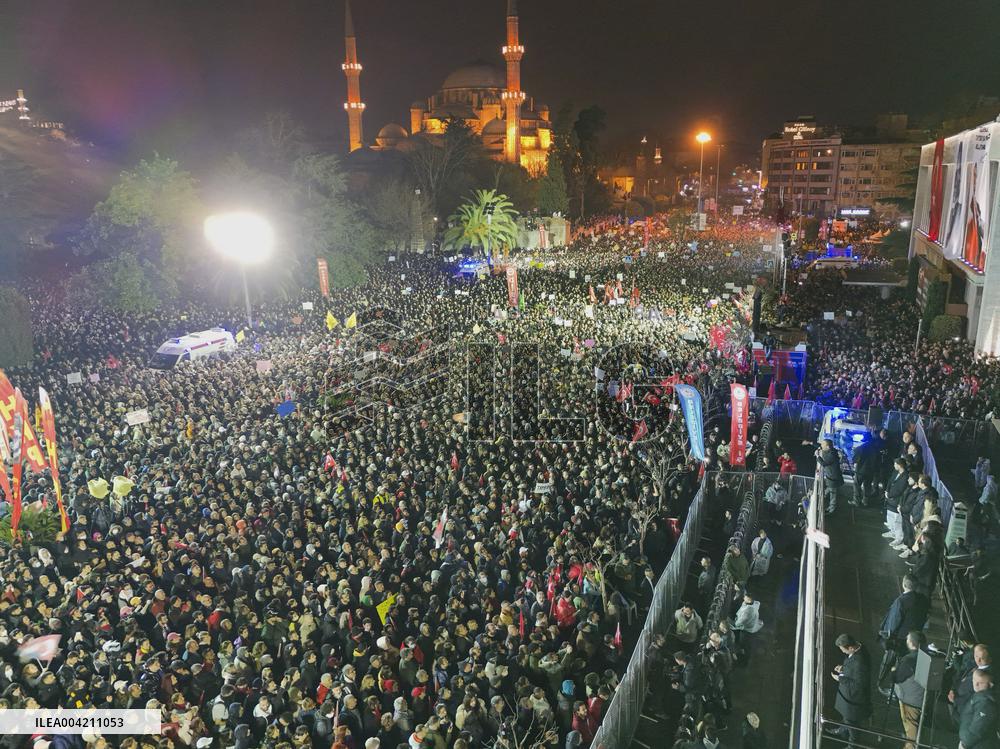 Thousands protest for fifth night over justice and democracy - Istanbul