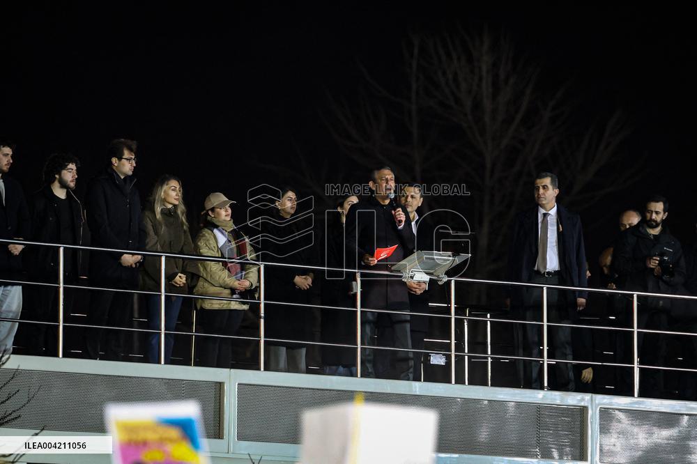 Thousands protest for fifth night over justice and democracy - Istanbul