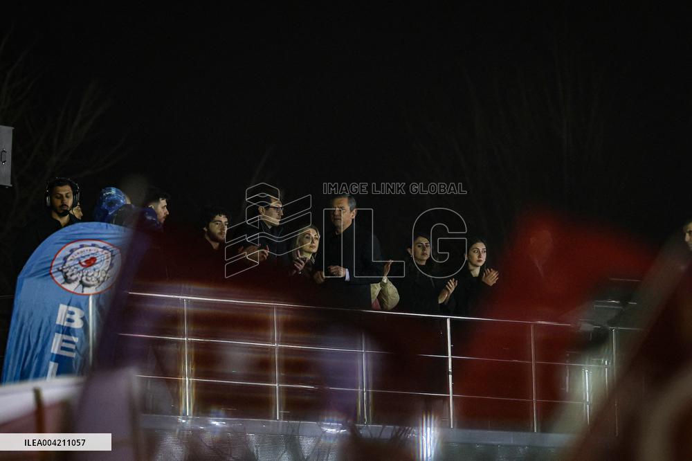 Thousands protest for fifth night over justice and democracy - Istanbul