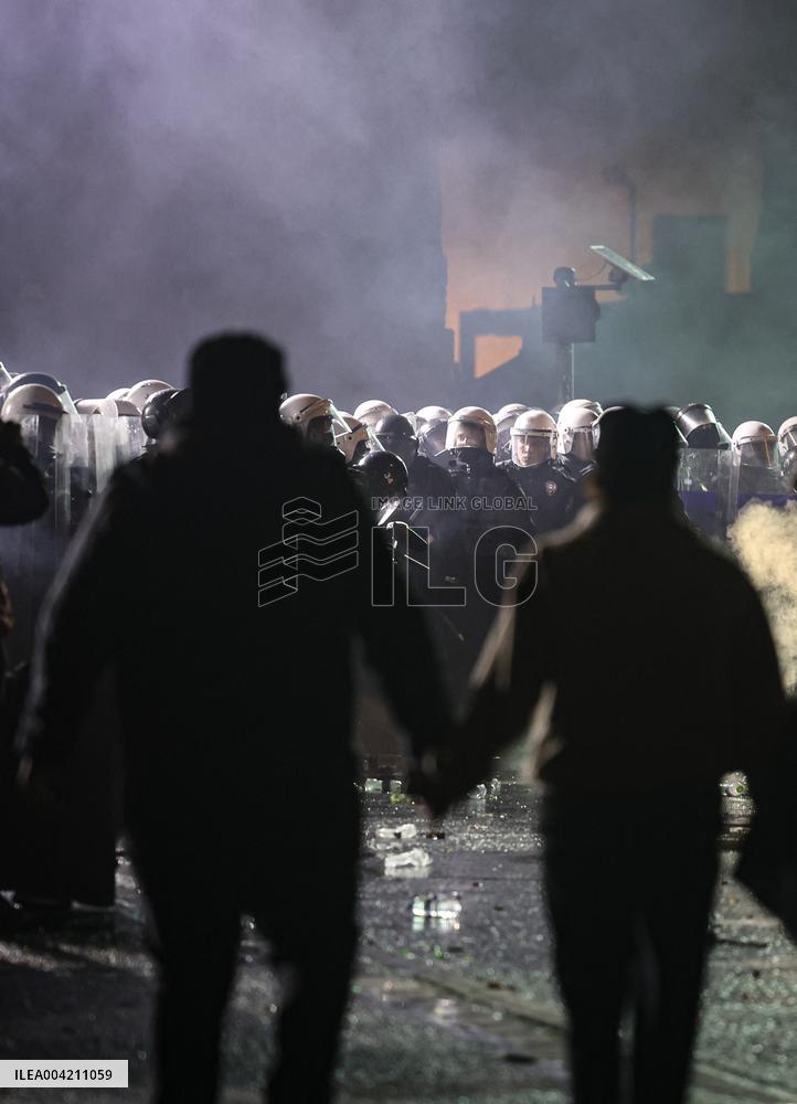 Thousands protest for fifth night over justice and democracy - Istanbul