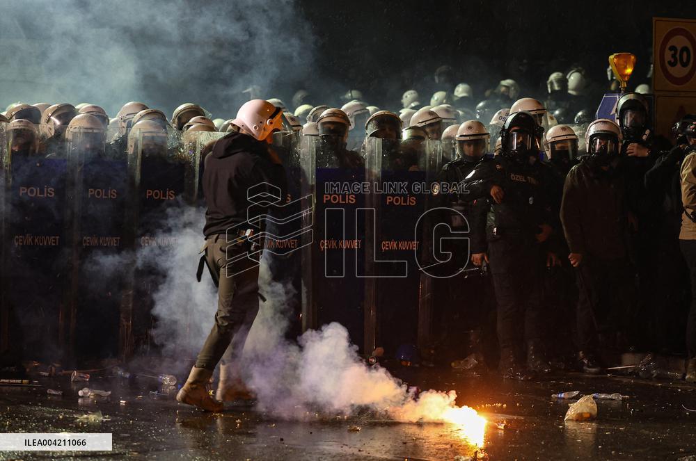 Thousands protest for fifth night over justice and democracy - Istanbul