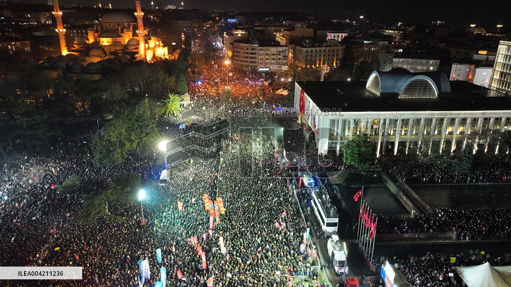 Thousands protest for fifth night over justice and democracy - Istanbul