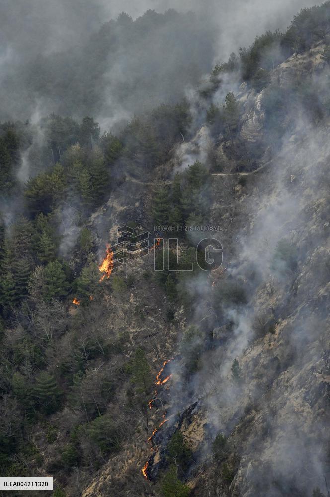 Wildfire in western Japan