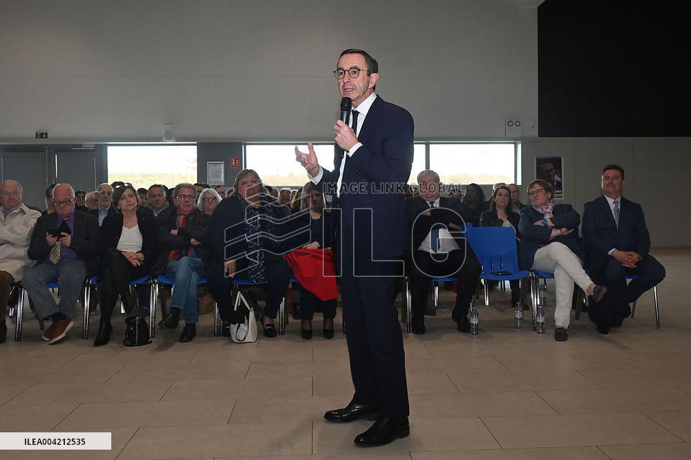 Bruno Retailleau Campaigns for Les Républicains - Bezannes