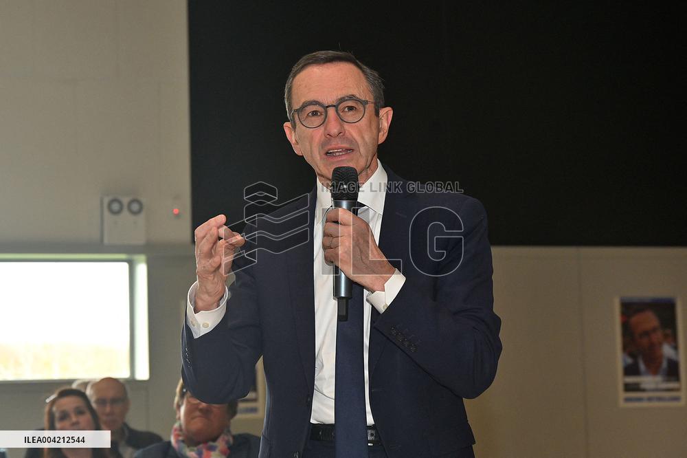 Bruno Retailleau Campaigns for Les Républicains - Bezannes