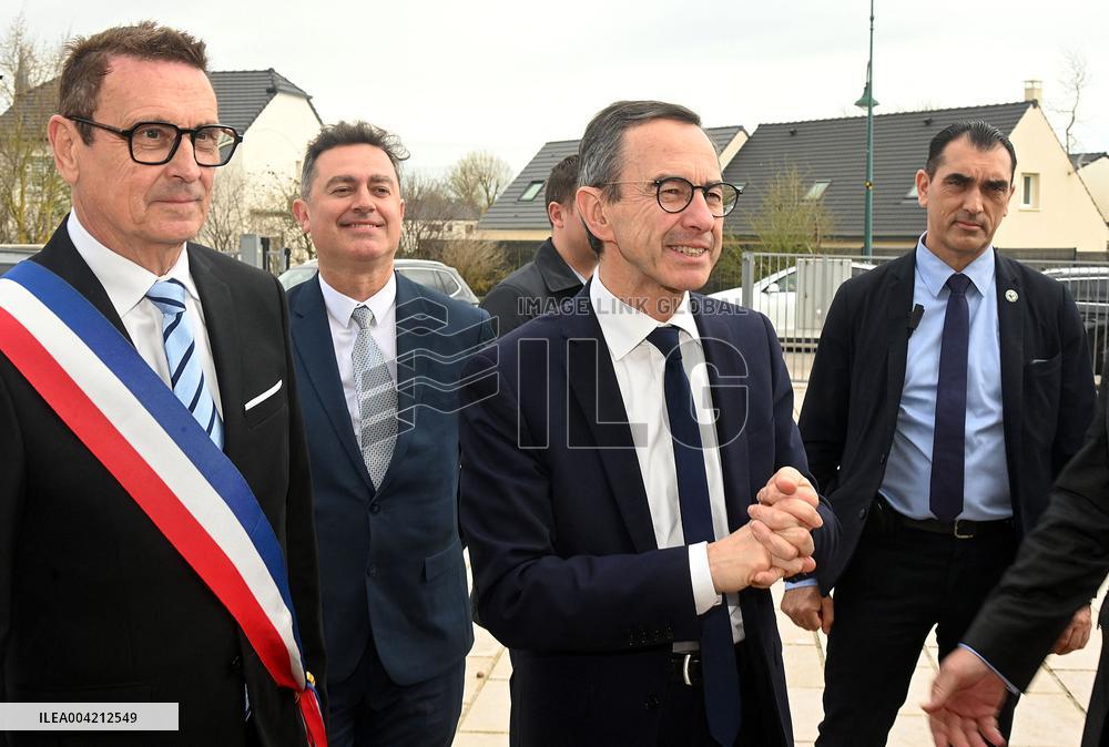 Bruno Retailleau Campaigns for Les Républicains - Bezannes