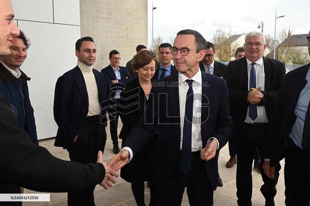 Bruno Retailleau Campaigns for Les Républicains - Bezannes