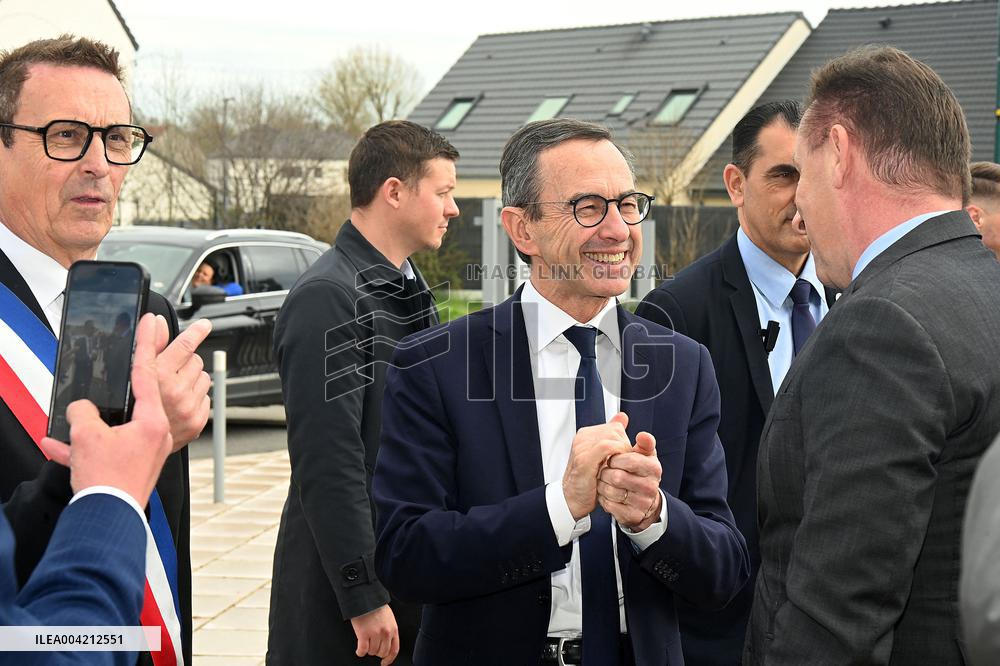 Bruno Retailleau Campaigns for Les Républicains - Bezannes
