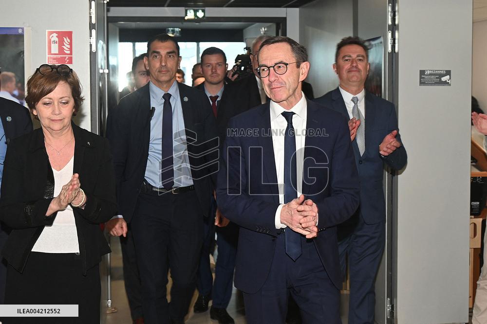 Bruno Retailleau Campaigns for Les Républicains - Bezannes