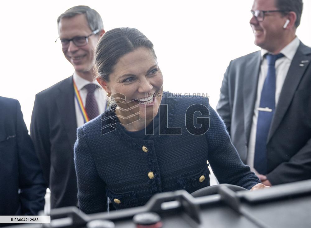 CROWN PRINCESS COUPLE VISITING SAAB IN KARLSKRONA