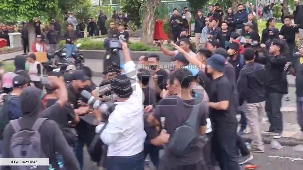 Indonesia: Student-Police Clashes Erupt at Protests Over Newly Revised Military Law
