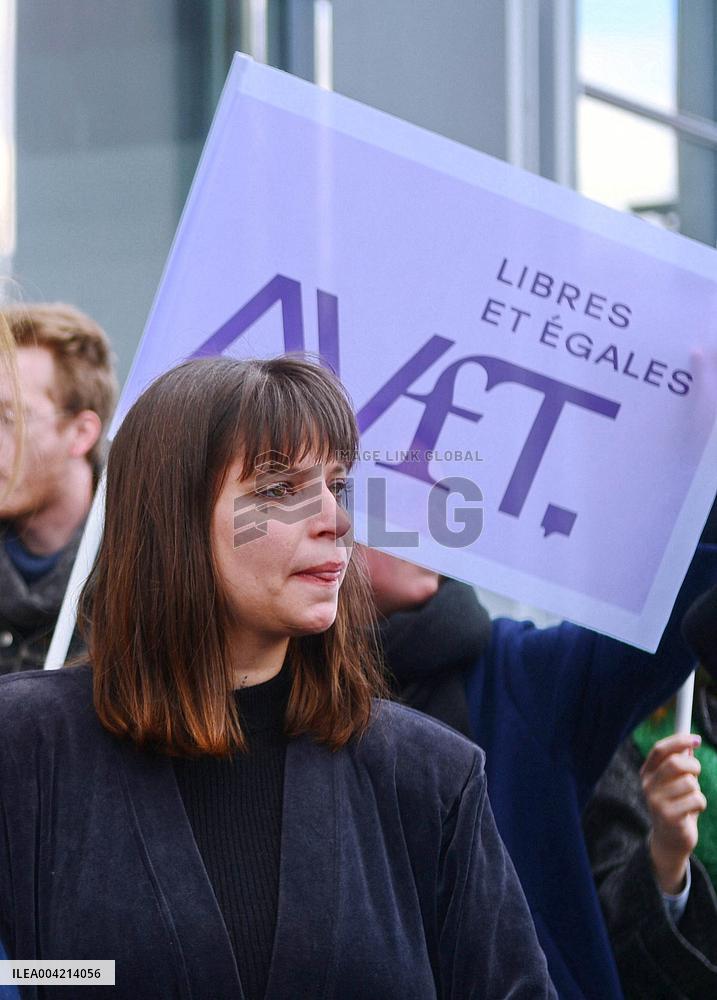 Victims Arrive At Depardieu Trial For Sexual Assault - Paris