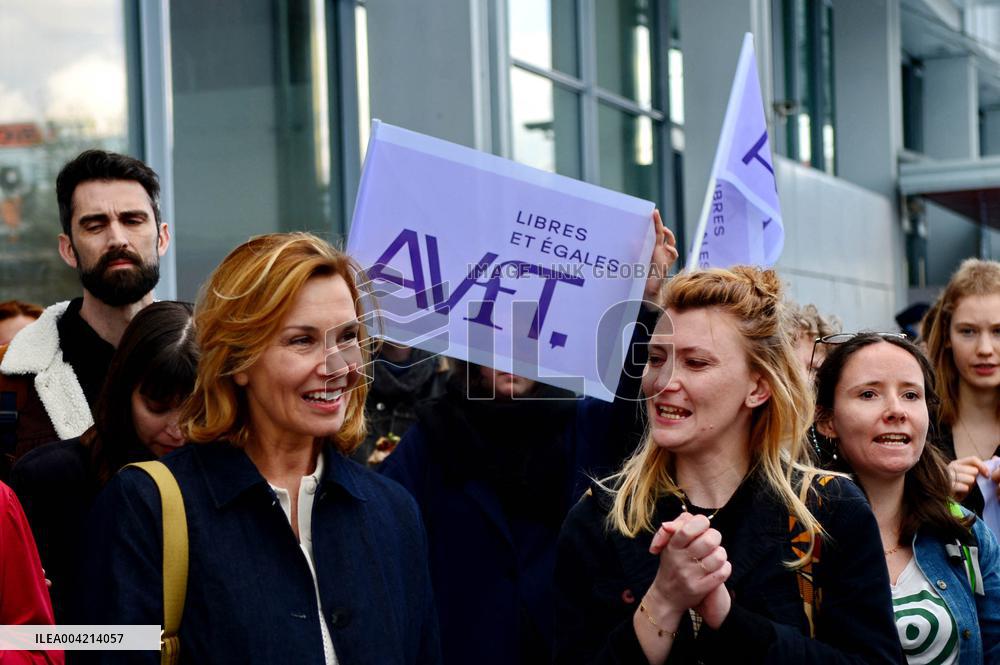 Victims Arrive At Depardieu Trial For Sexual Assault - Paris