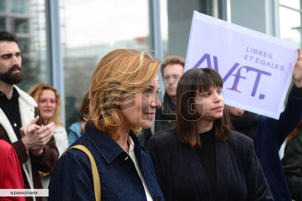 Victims Arrive At Depardieu Trial For Sexual Assault - Paris