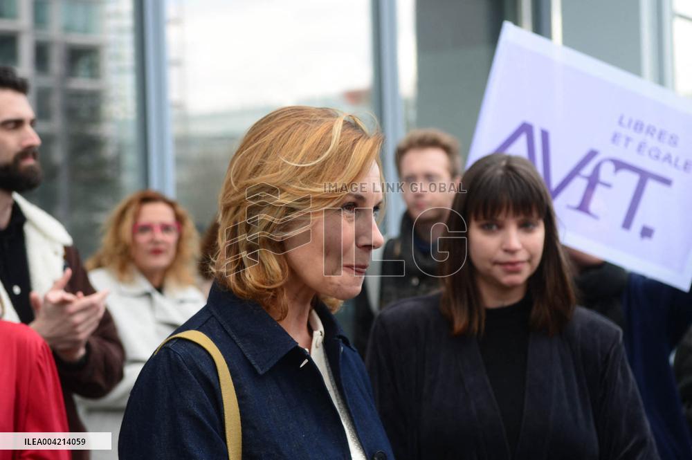 Victims Arrive At Depardieu Trial For Sexual Assault - Paris