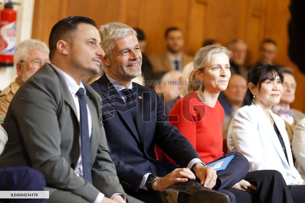 Laurent Wauquiez during a campaign meeting - Compiegne
