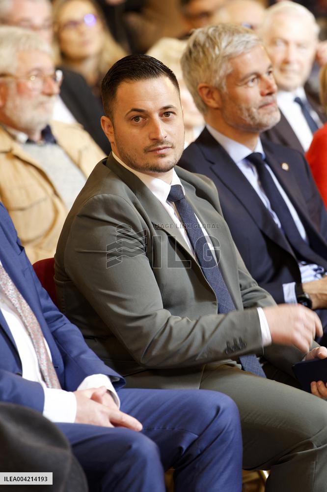Laurent Wauquiez during a campaign meeting - Compiegne