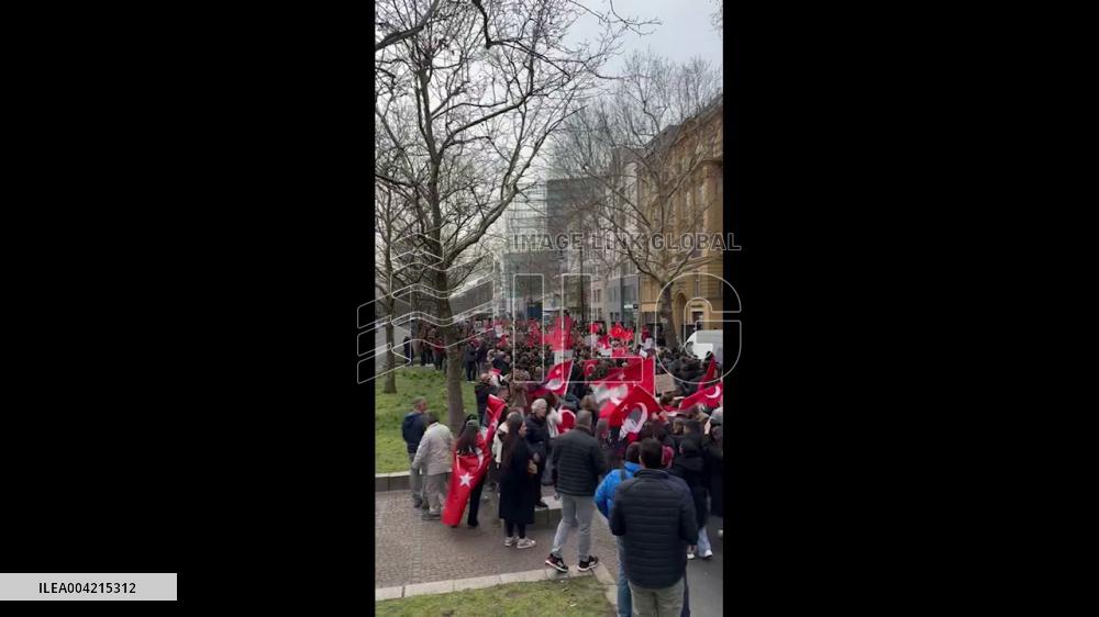 Germany: Protesters in Berlin Demand Release of Istanbul Mayor İmamoğlu