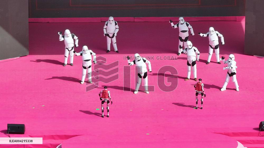 Robot Perform in Xinjiang