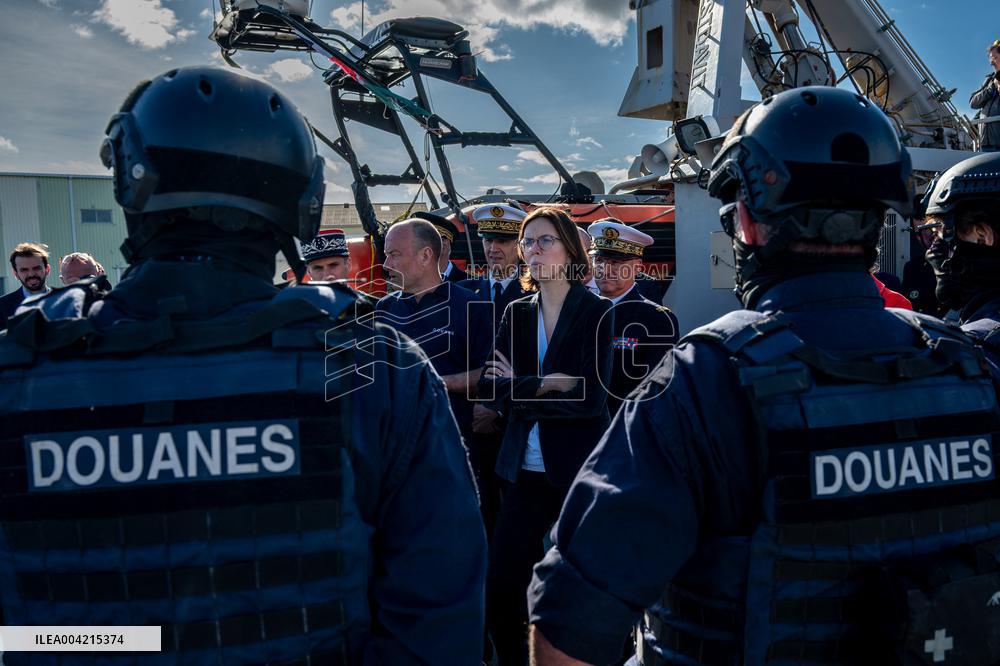 Amelie De Montchalin Visit To The Customs Services - La Seyne Sur Mer