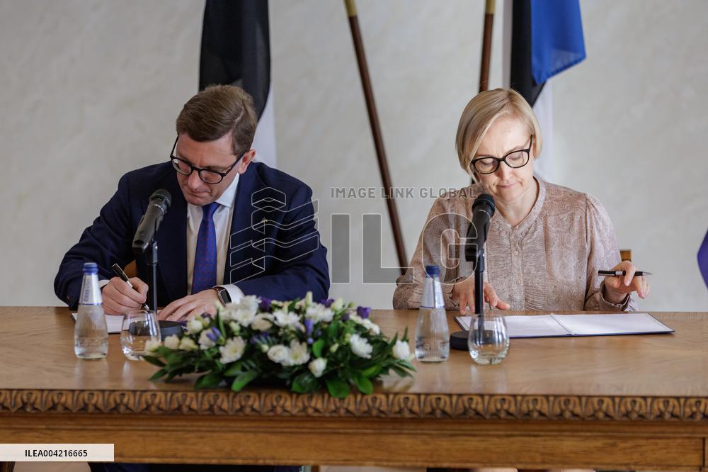 Signing of the new coalition agreement